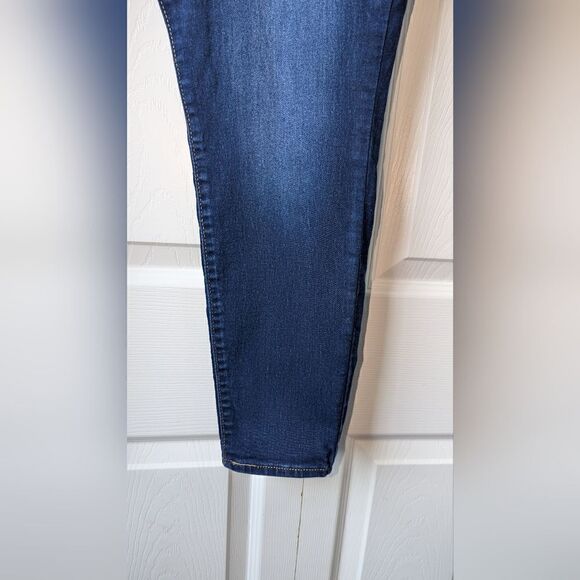 Signature by Levi Strauss women's jeans - Picture 2 of 9